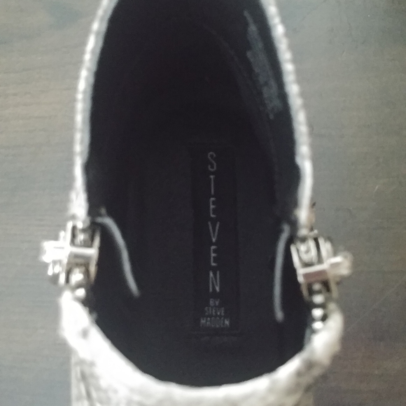 NEW 🌺 Steve Madden Snakeskin Ankle Booties - Picture 7 of 8